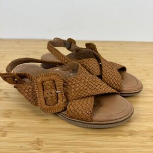 House of Harlow 1960 Woven Leather Buckle Strap Flat Sandals Tan Brown Women 8